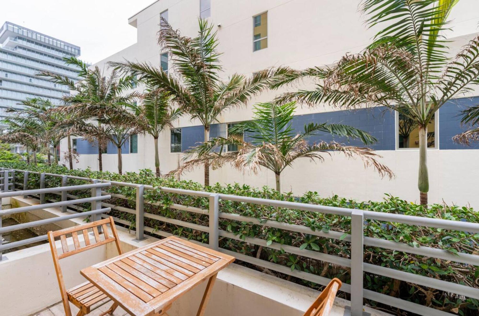 Beachfront Bentley Hotel One Bedroom Suite With Balcony And Beach Access Miami Beach Exterior foto