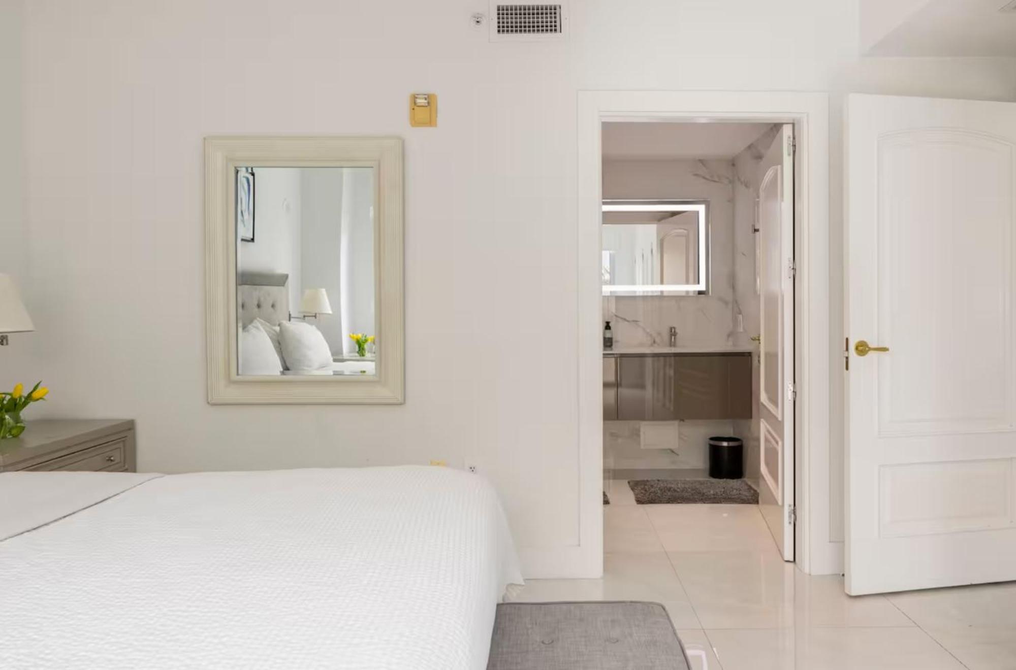 Beachfront Bentley Hotel One Bedroom Suite With Balcony And Beach Access Miami Beach Exterior foto